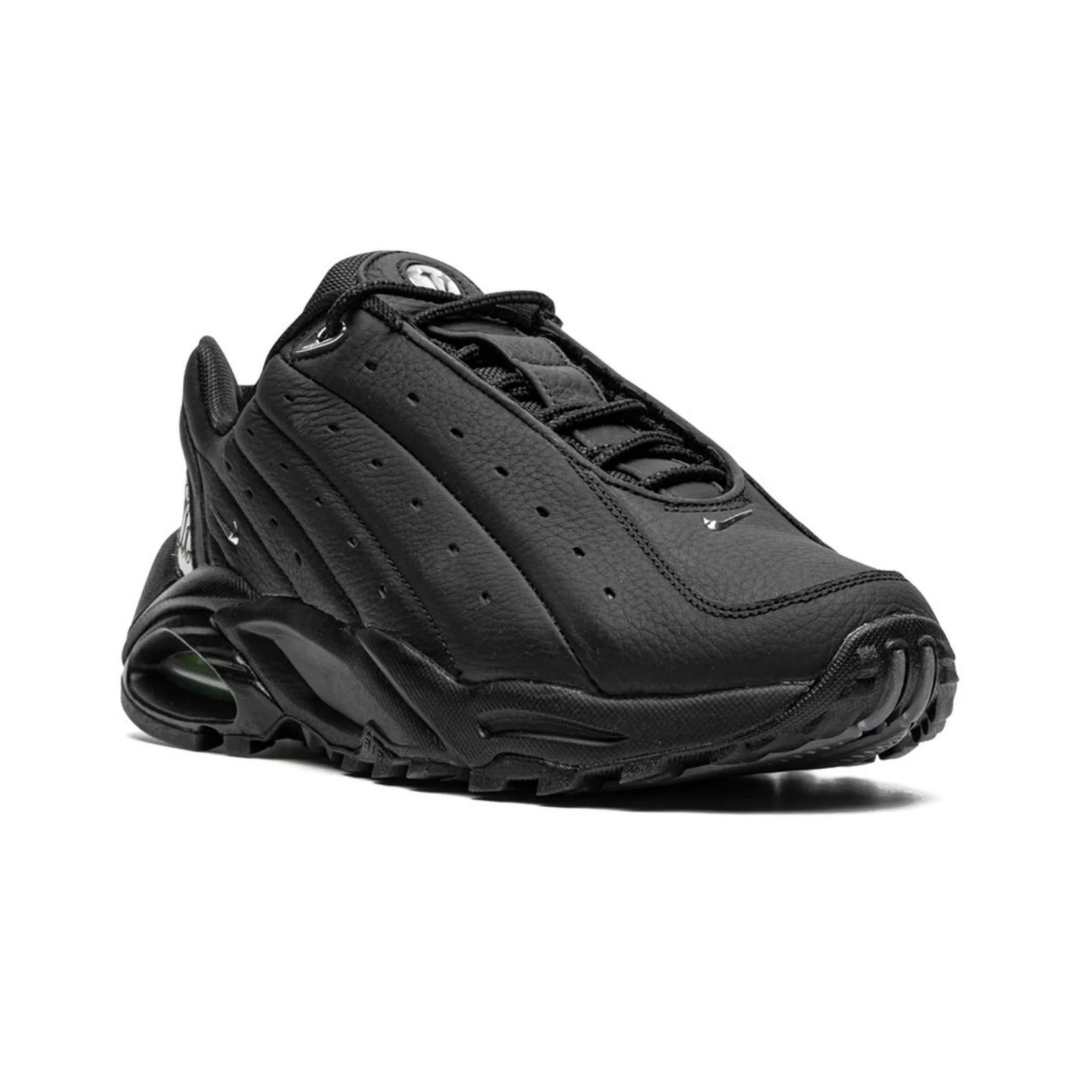 Sleek All-Black Lightweight Sneakers