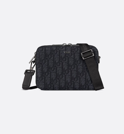 Pouch mit Reißverschluss und Riemen