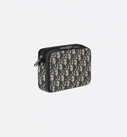 Pouch mit Reißverschluss und Riemen