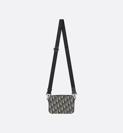 Pouch mit Reißverschluss und Riemen